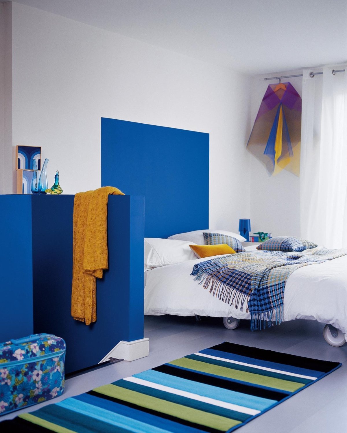 Синие стены в интерьере детской