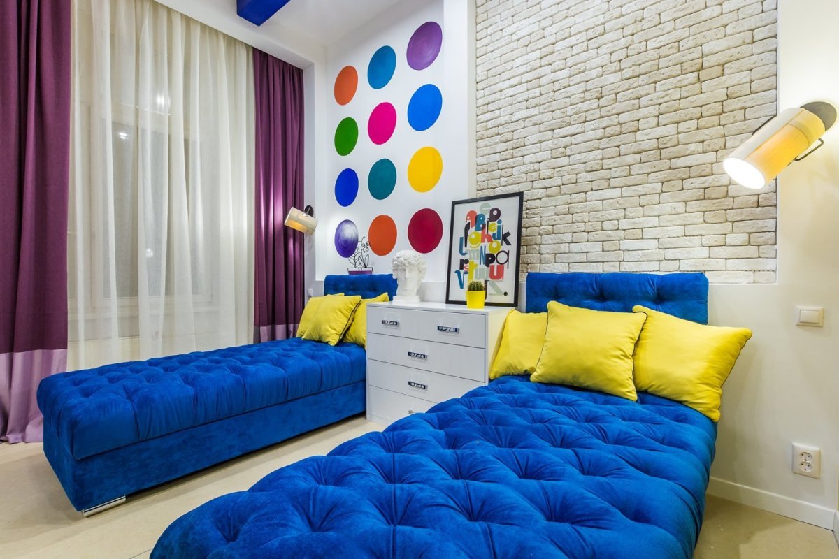 Интерьер в голубом и желтом цвете