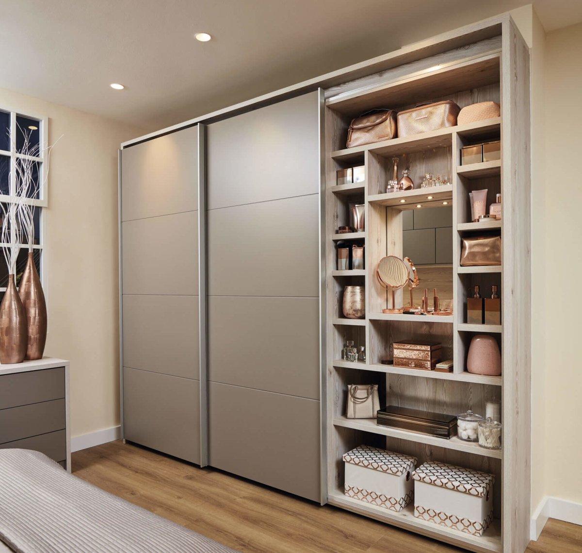 Шкафы замаскированные под стены