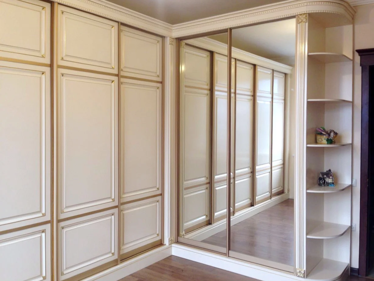 Встроенные шкафы с трюмо в спальню