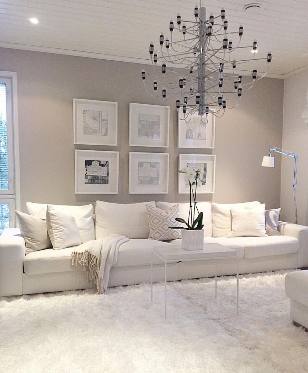 Гостиная в бежевом цвете