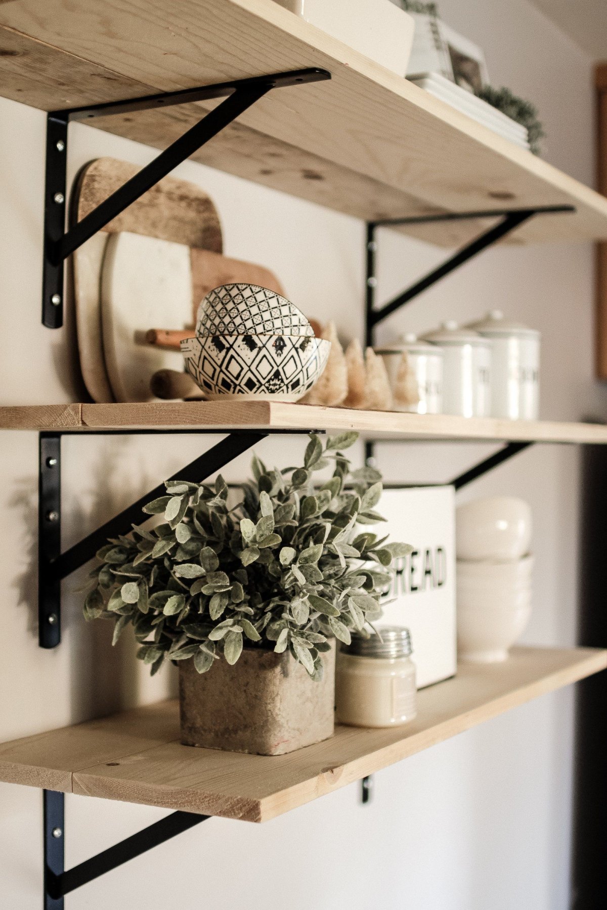 Полки настенные для кухни