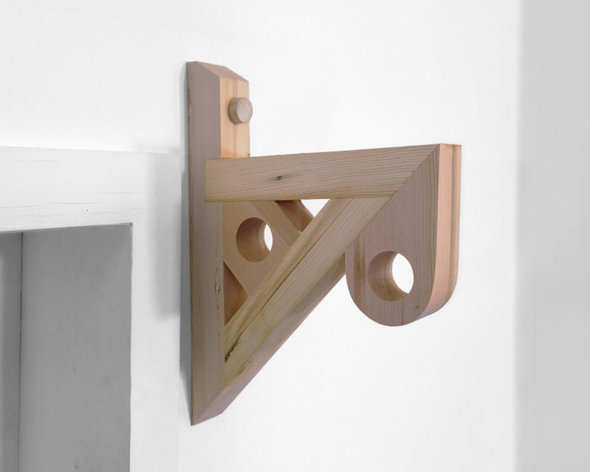 Деревянный кронштейн для полки