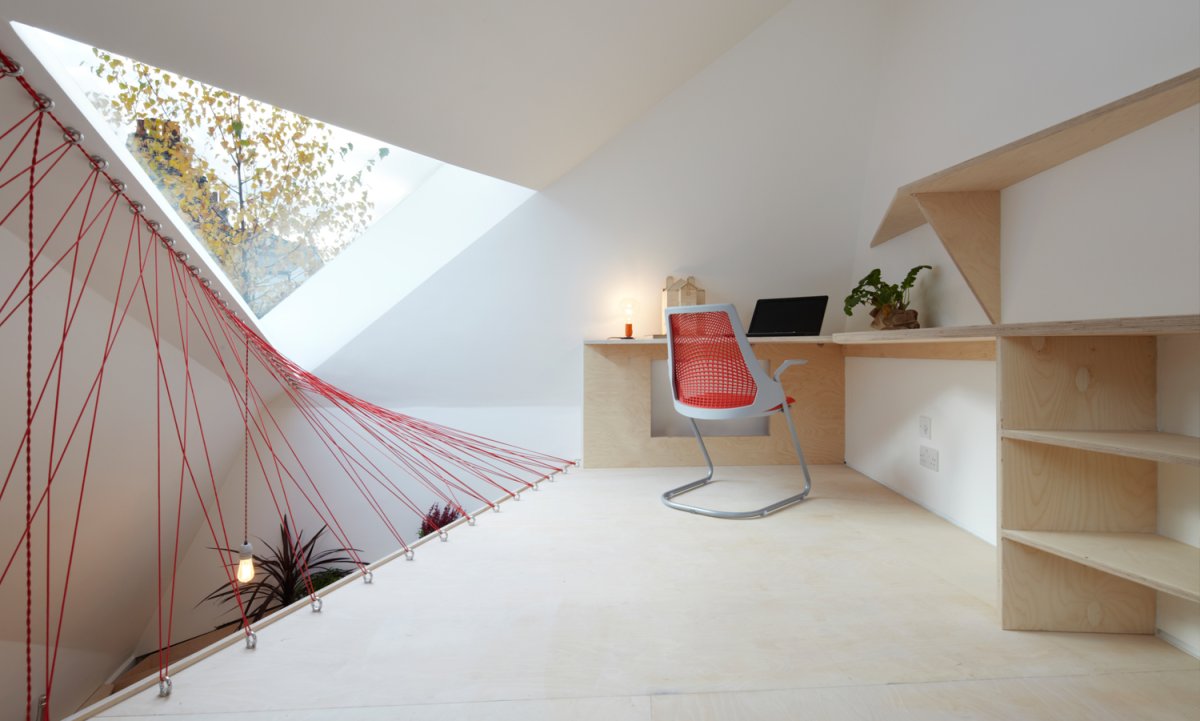 Спальня на мансарде в стиле лофт