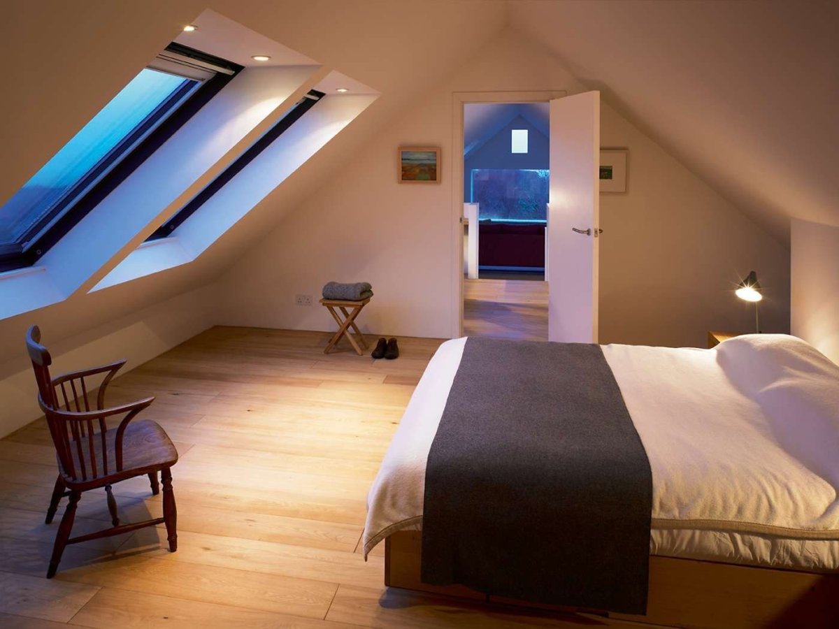 Спальня с мансардной крышей