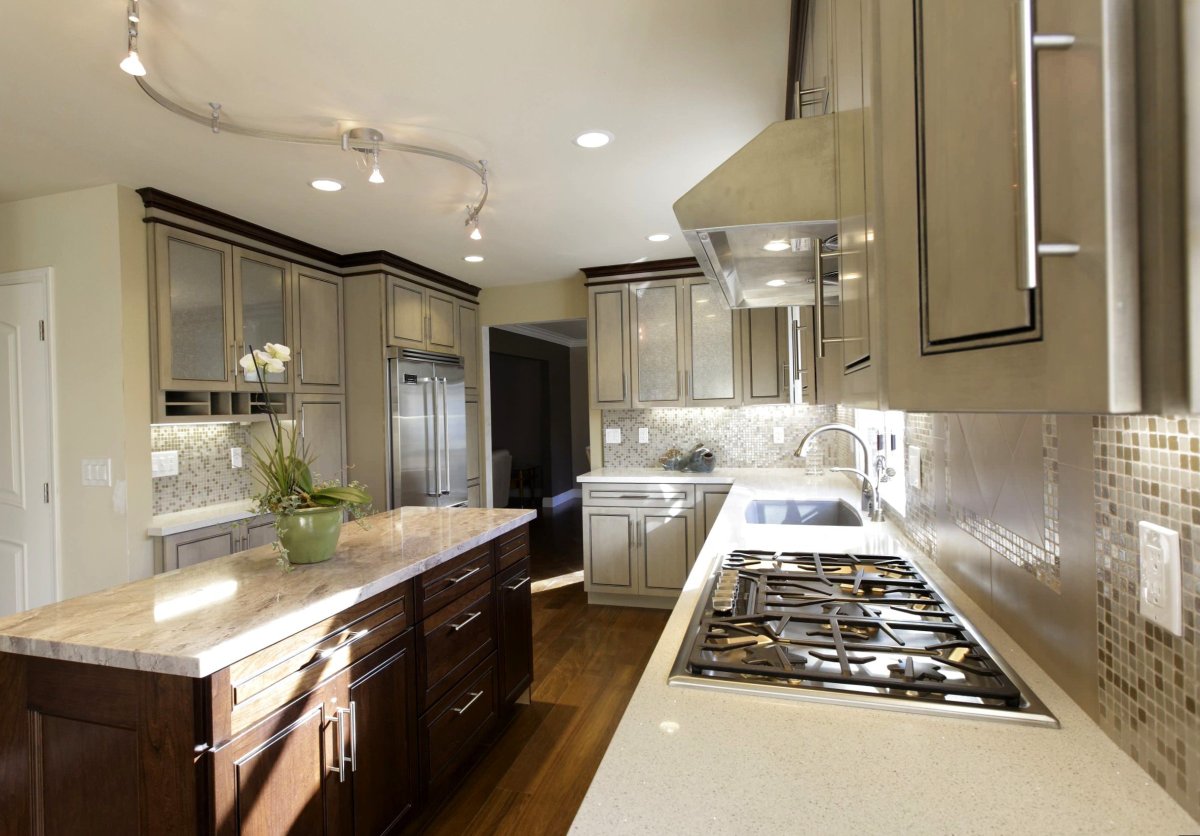 Точечные светильники на кухне