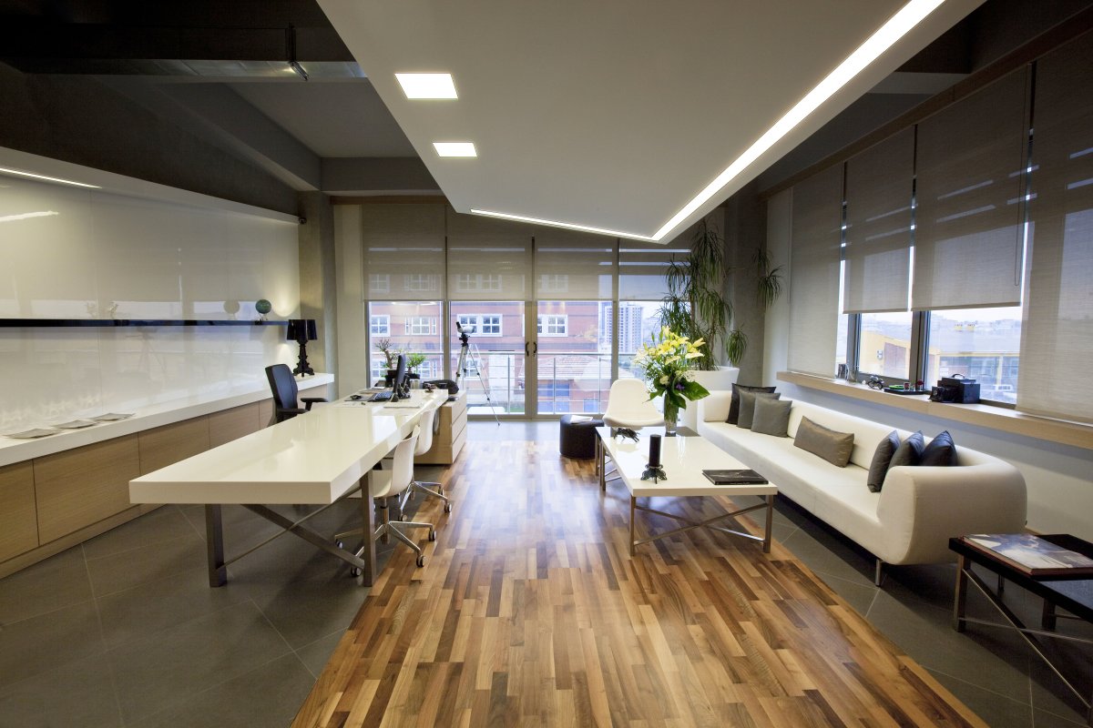 Точечные светильники в интерьере помещение it компании