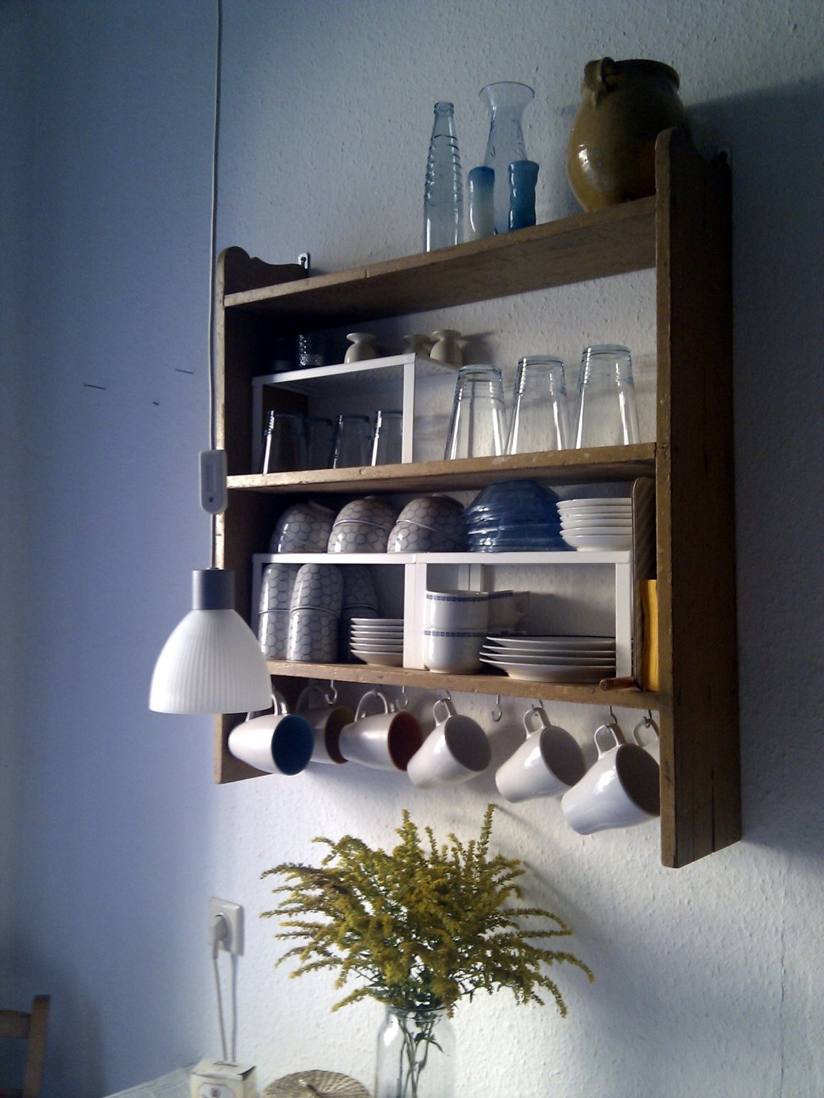 Полочки на кухне в скандинавском стиле