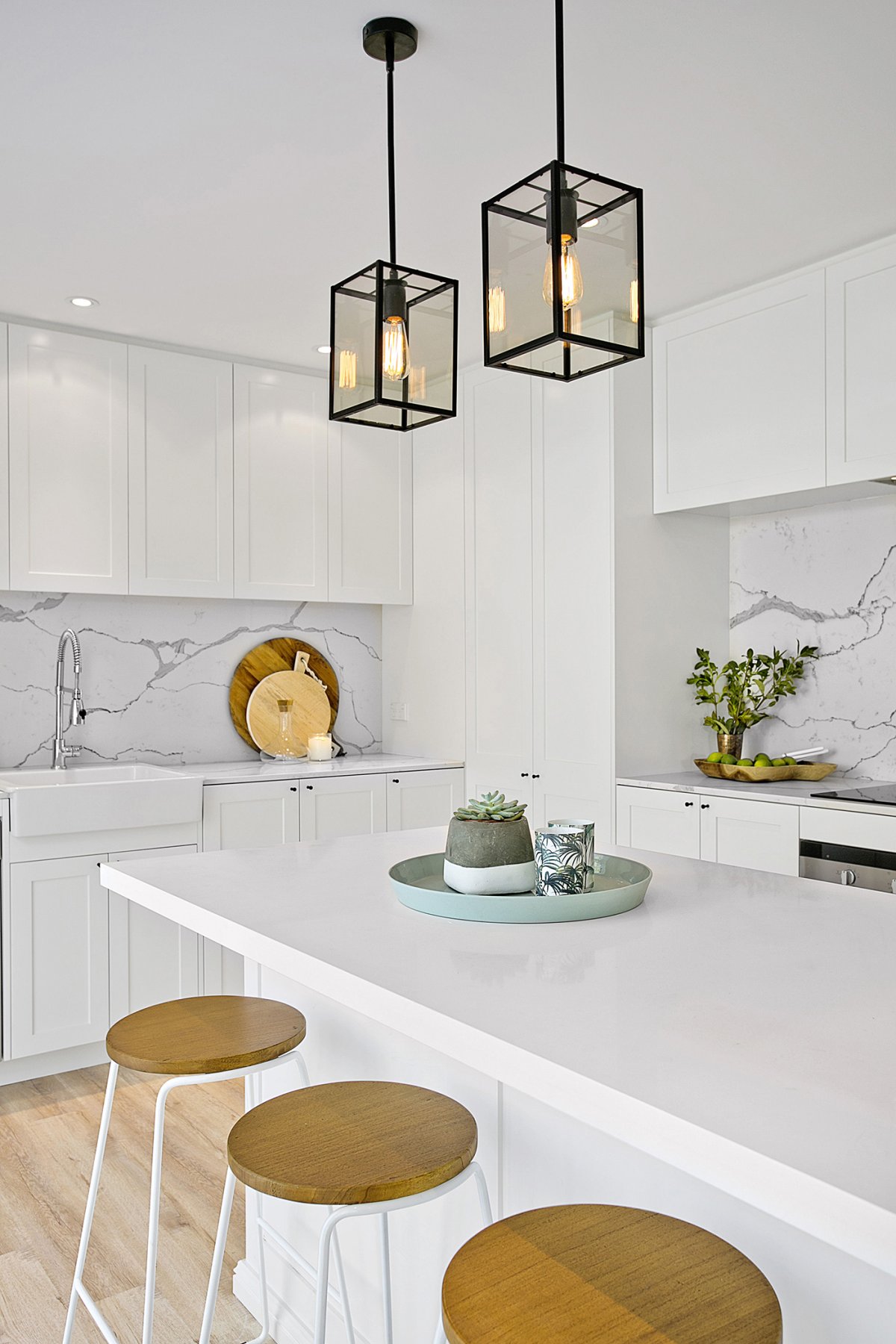 Подвесной светильник для маленькой кухни