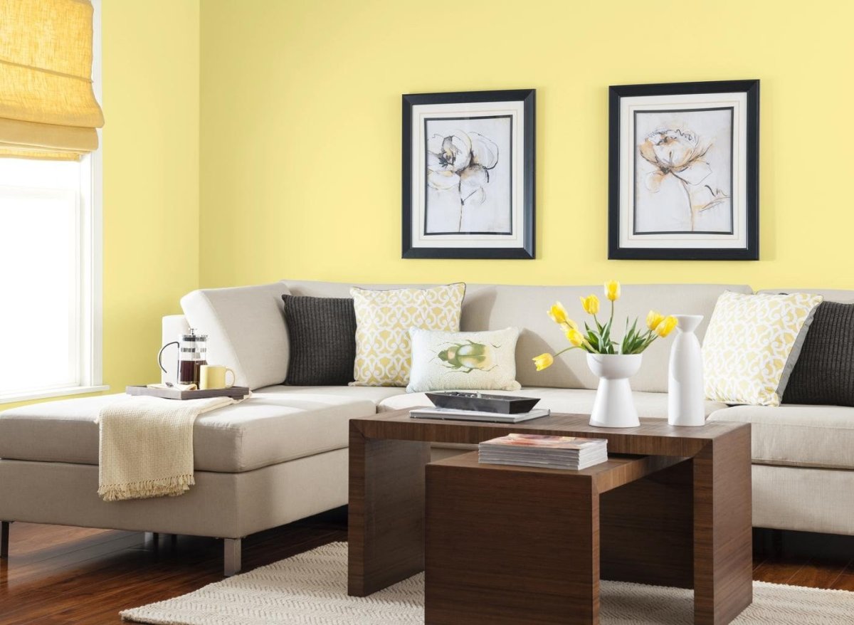 Ванильный цвет в интерьере гостиной