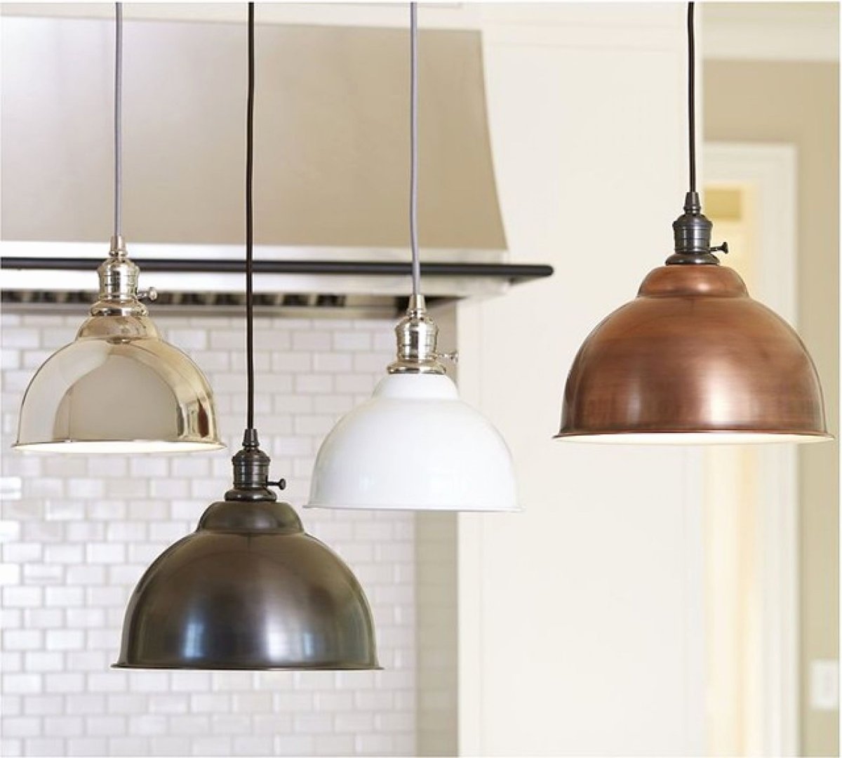 Светильник над столом на кухне бронза