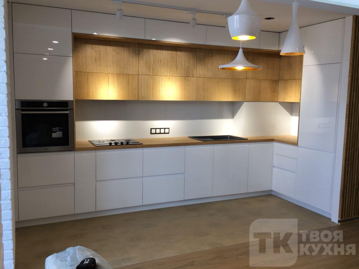 Прямые кухни с холодильником