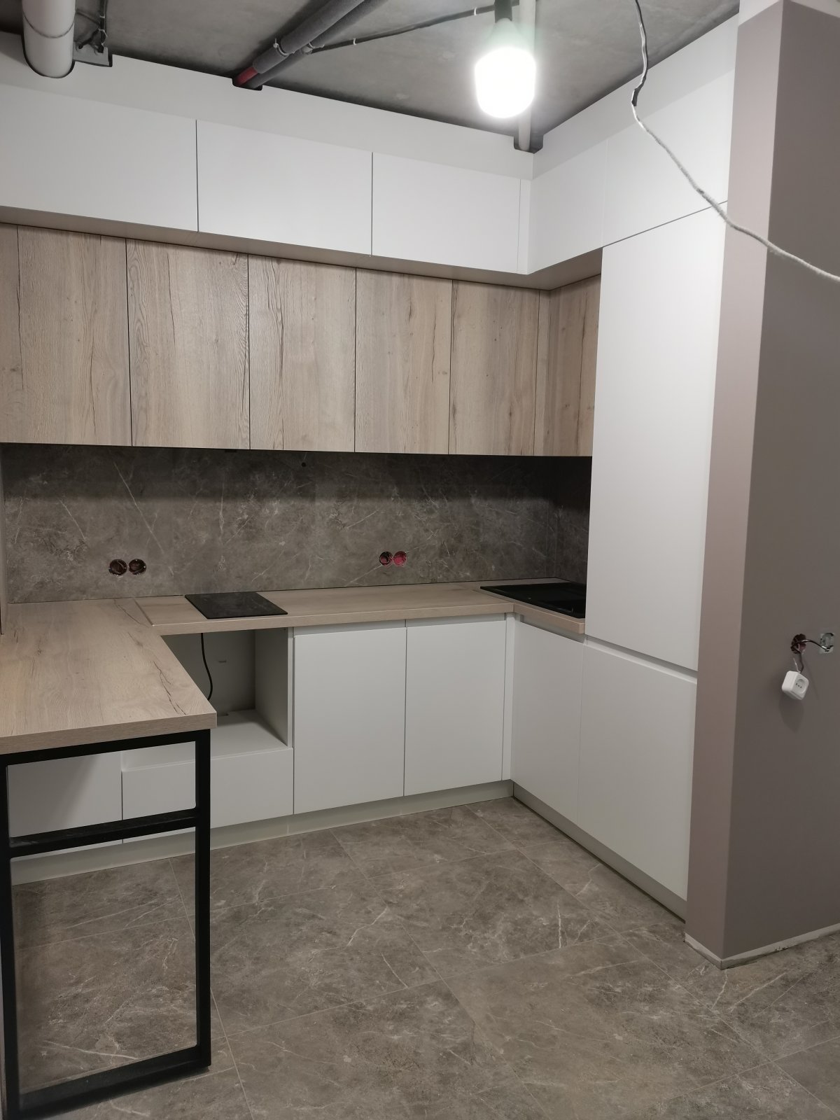 Кухня с деревянной столешницей