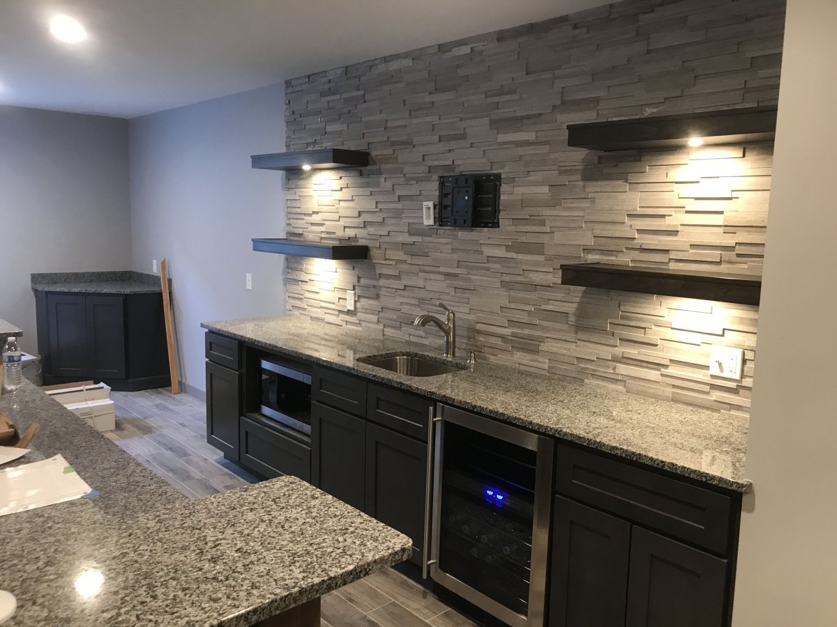 Кухня в цокольном этаже