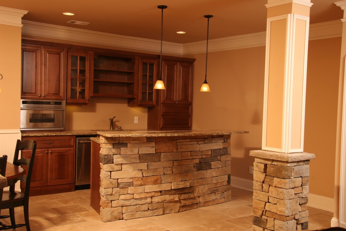 Дизайн в подвале с кухонным гарнитуром