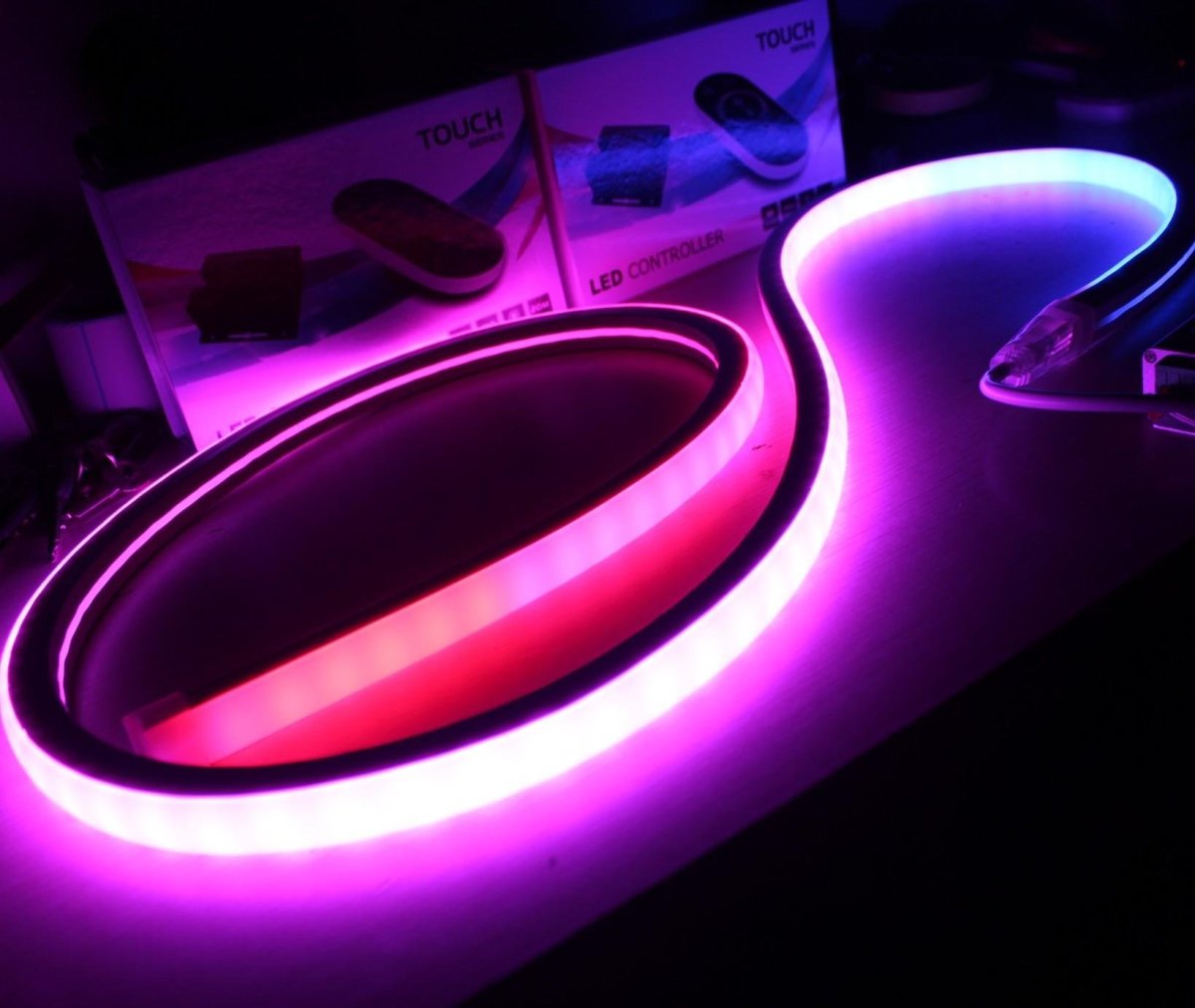 Неоновая вывеска на оргстекле