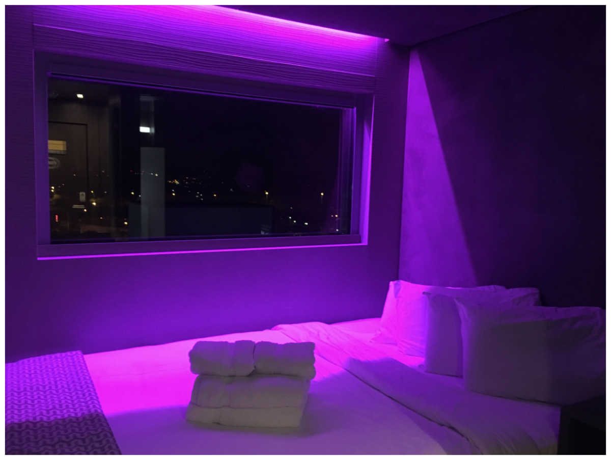 Комната неон