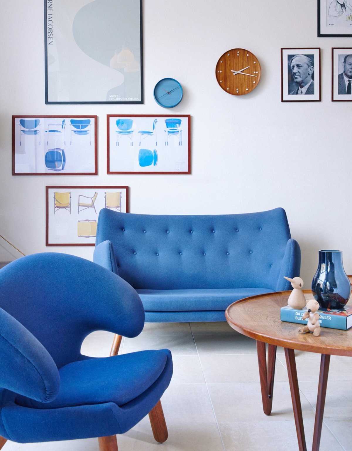 Кресло голубое с желтым лес