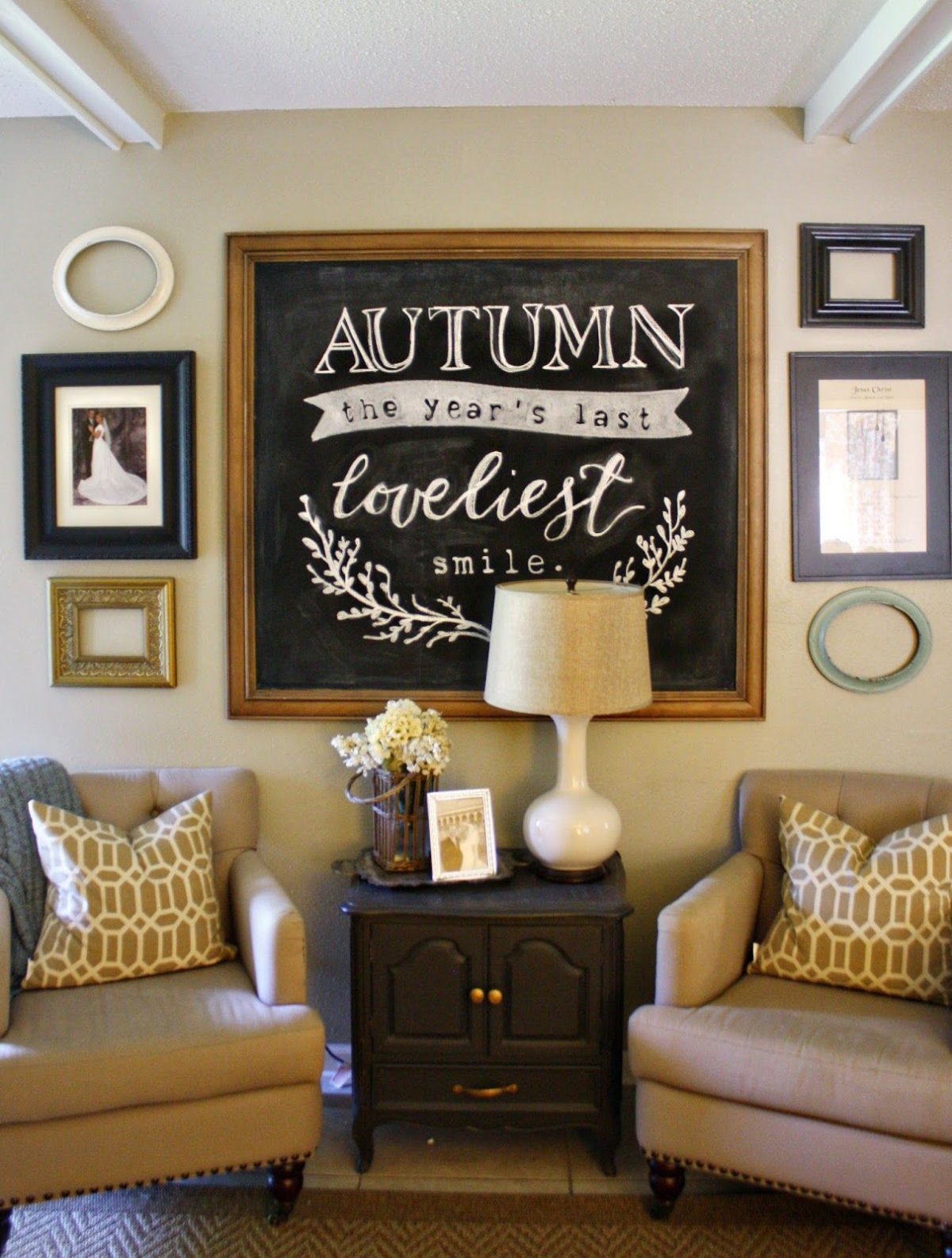 Надписи в интерьере