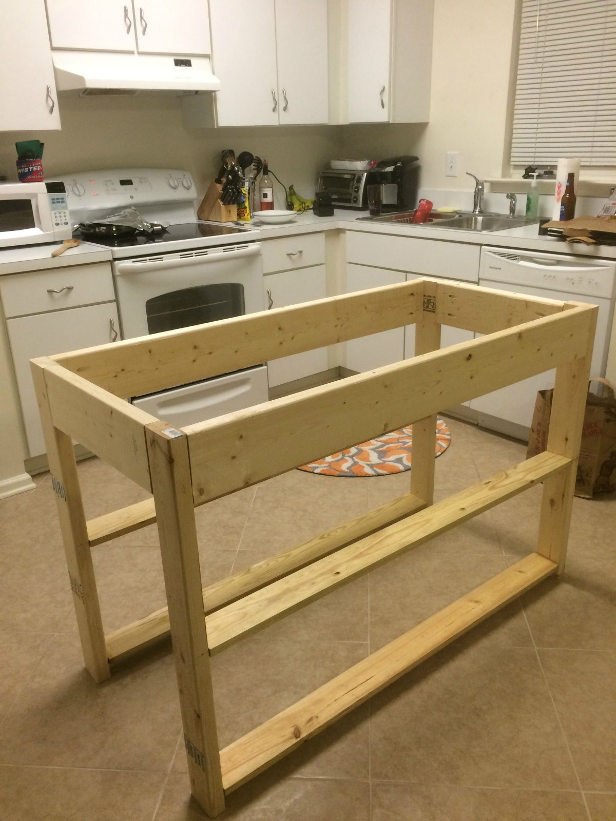 Каркас из дерева для мойки