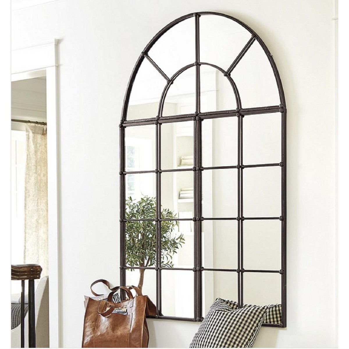 Декораторское зеркало окно