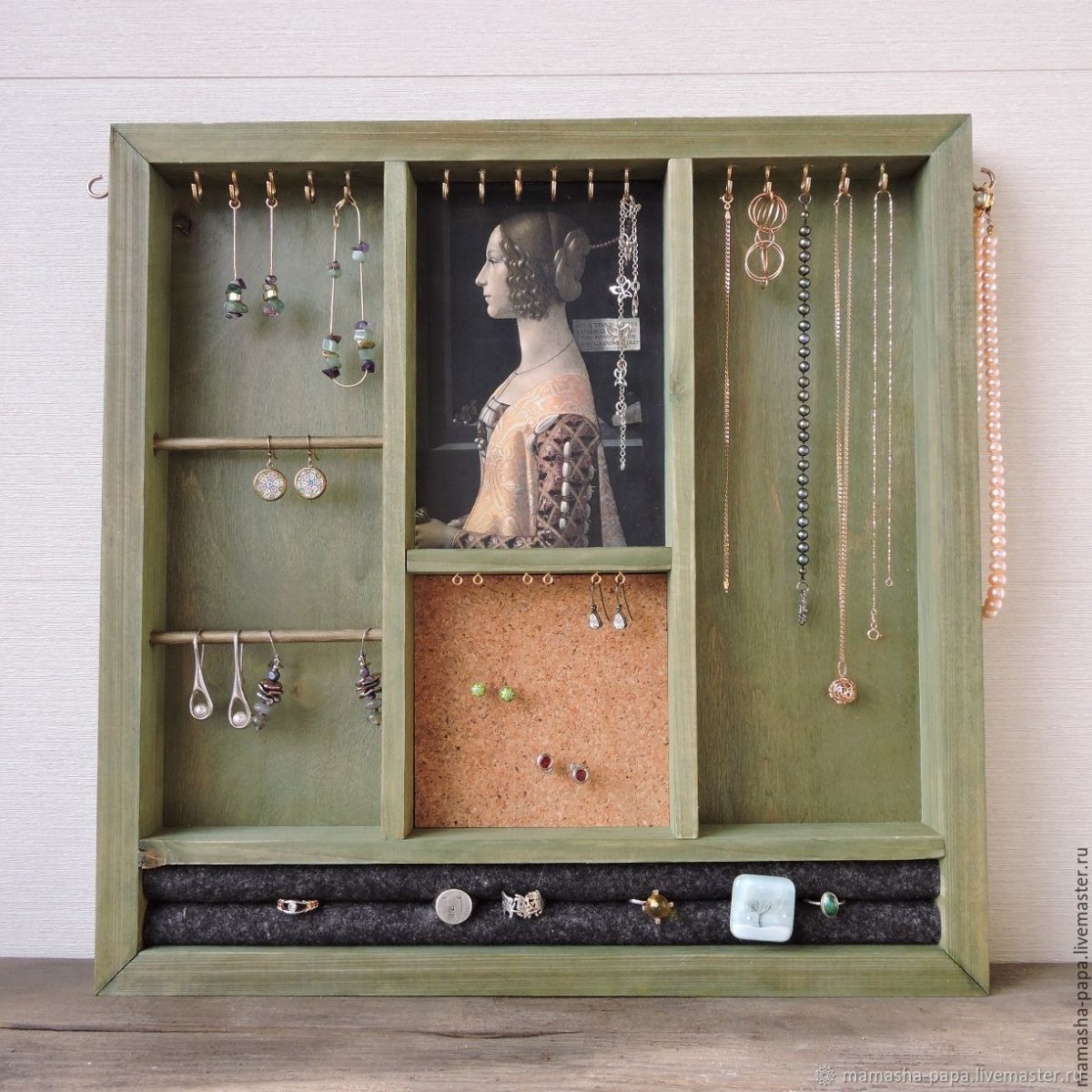 Шкаф для украшений