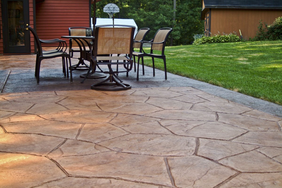 Штампованный бетон на стене