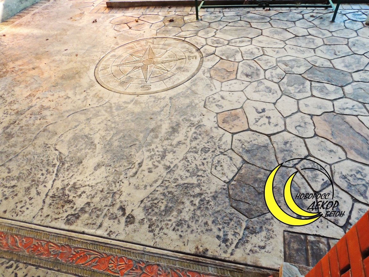 Декоративный бетон во дворе