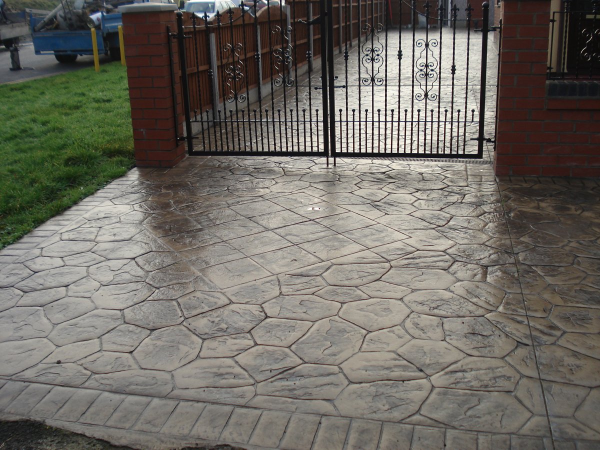 Бетонная дорожка под камень