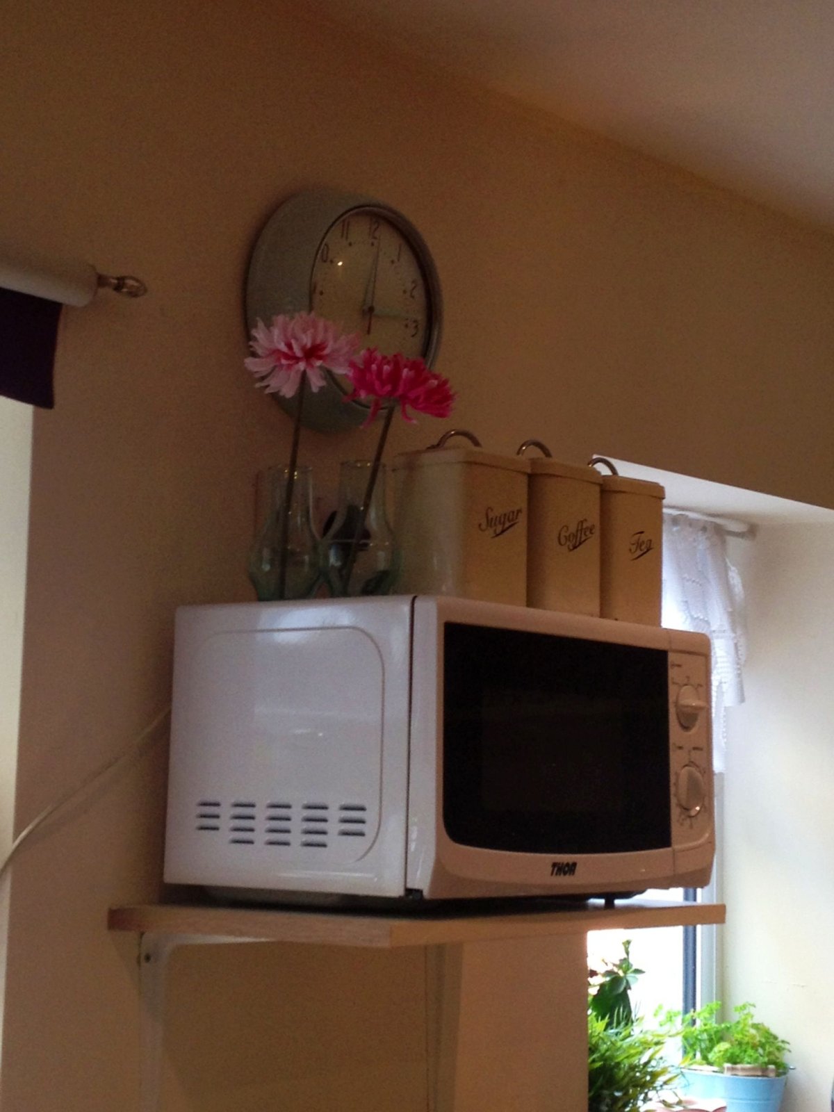 Подвесная полка для микроволновки