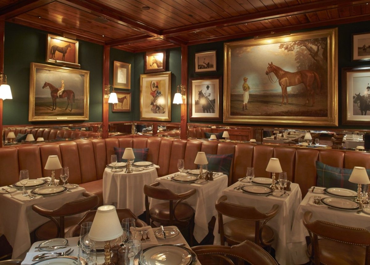 Живопись в интерьере ресторана