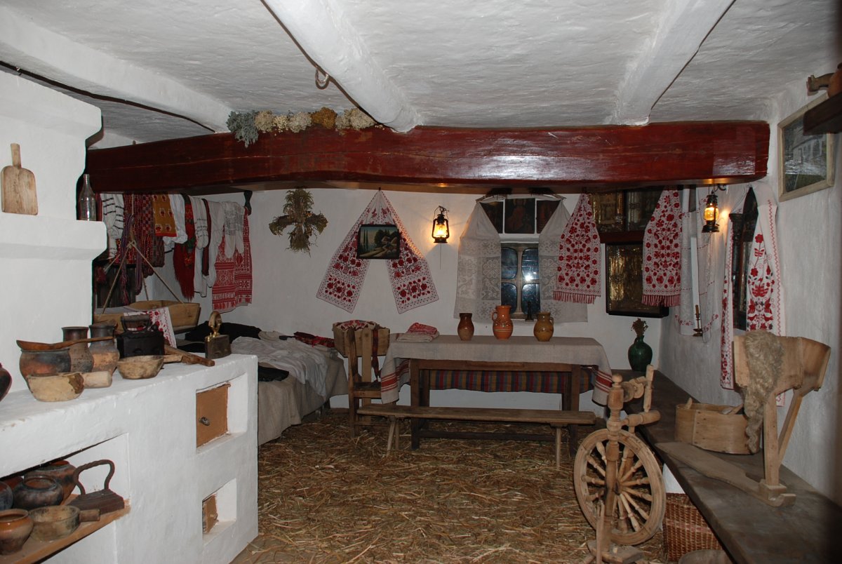 Глиняный дом интерьер