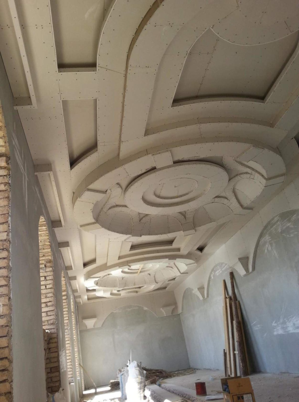 Гипсовой потолки фигурные