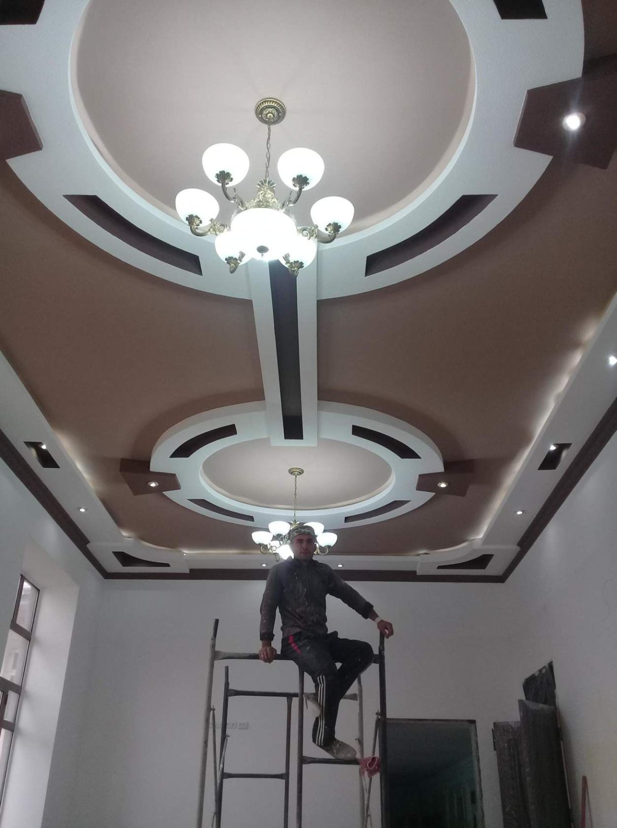 Фигурный гипсокартонный потолок