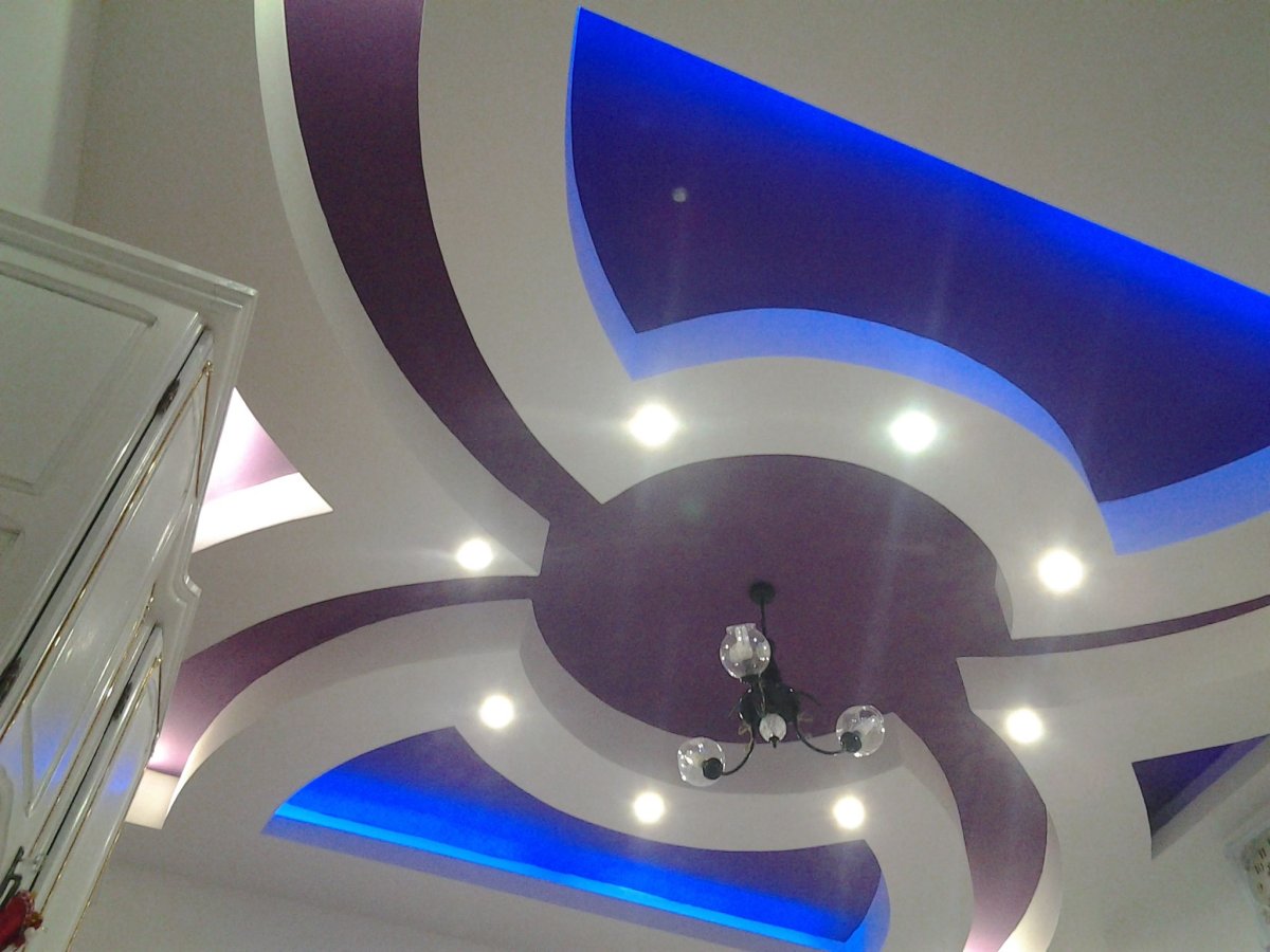 Фигурные потолки для холла