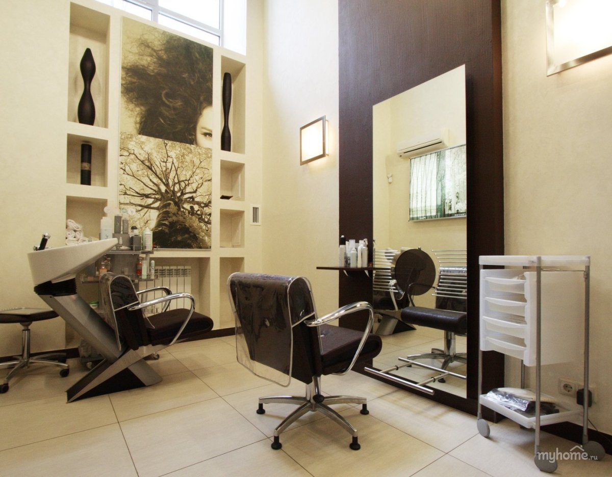 Интерьер маленького кабинета парикмахера