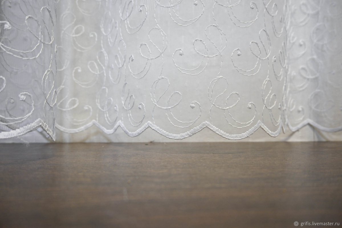 Тюль с вензелями