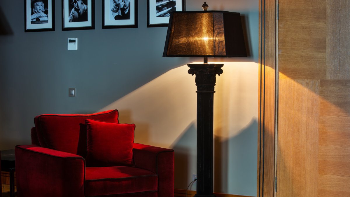 Кресло с торшером