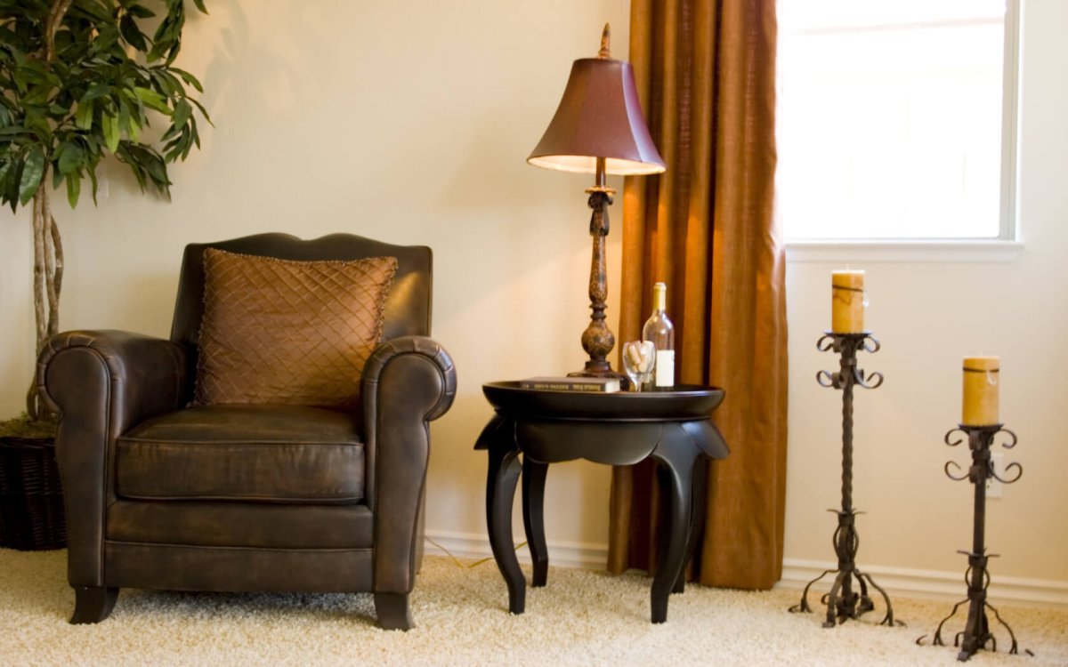 Реклама кресло и торшер