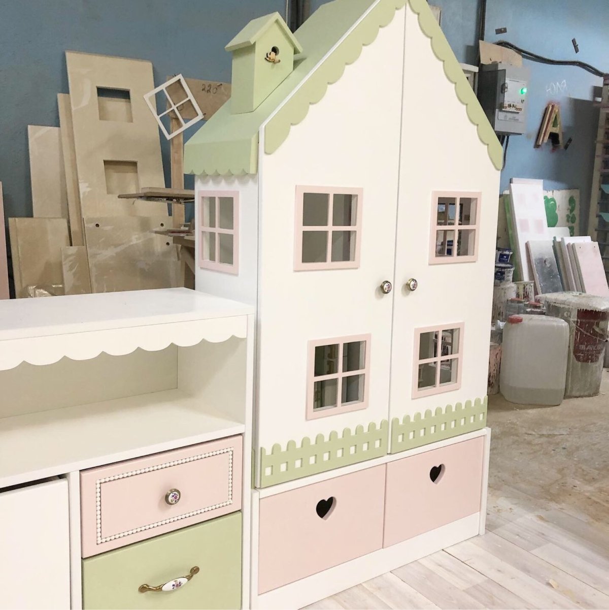 Шкаф домик для одежды