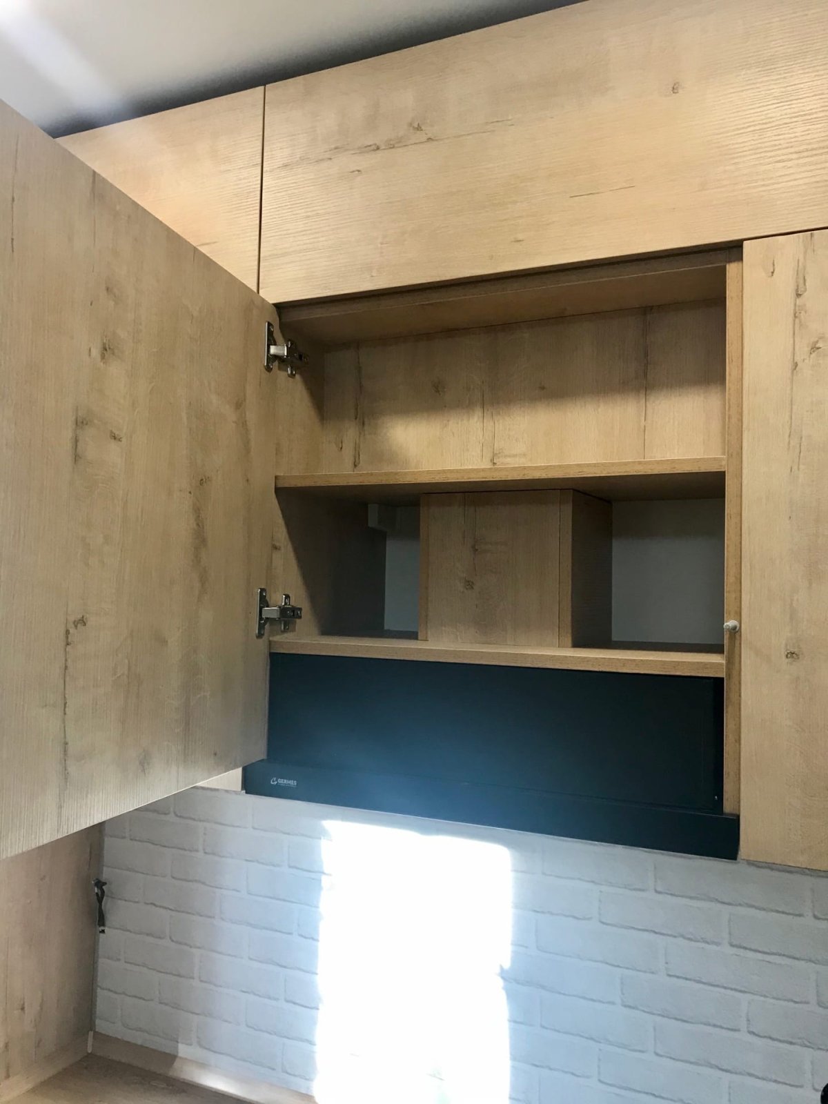 Кухня с антресолями