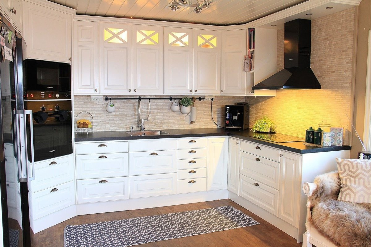 Двухэтажный кухонный гарнитур