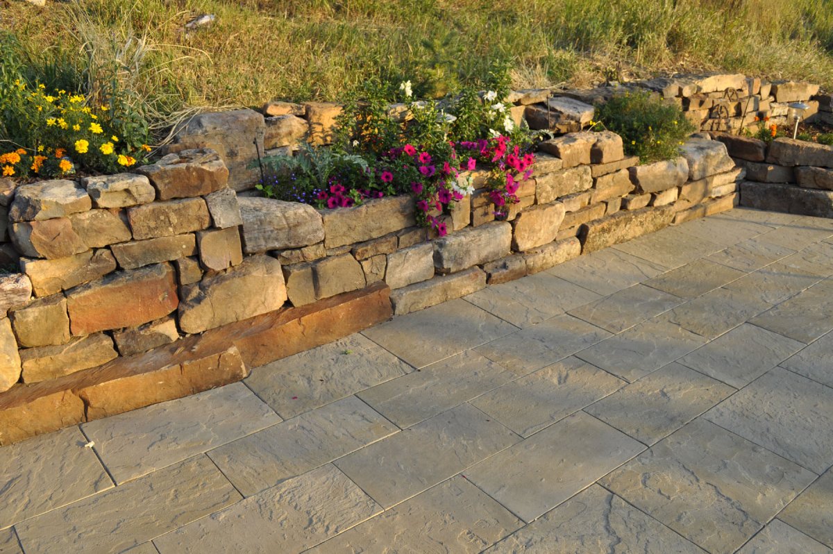 Каменная подпорная стена