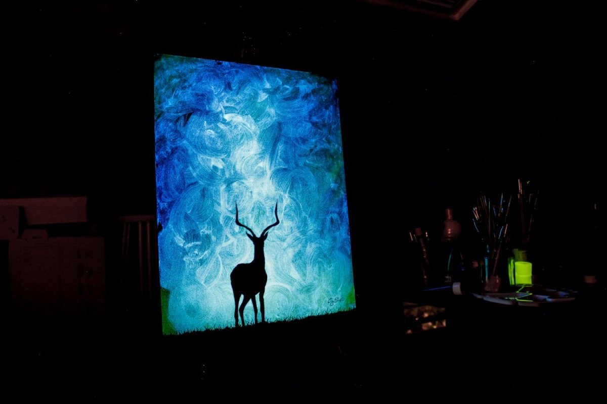 Люминесцентная краска для стен