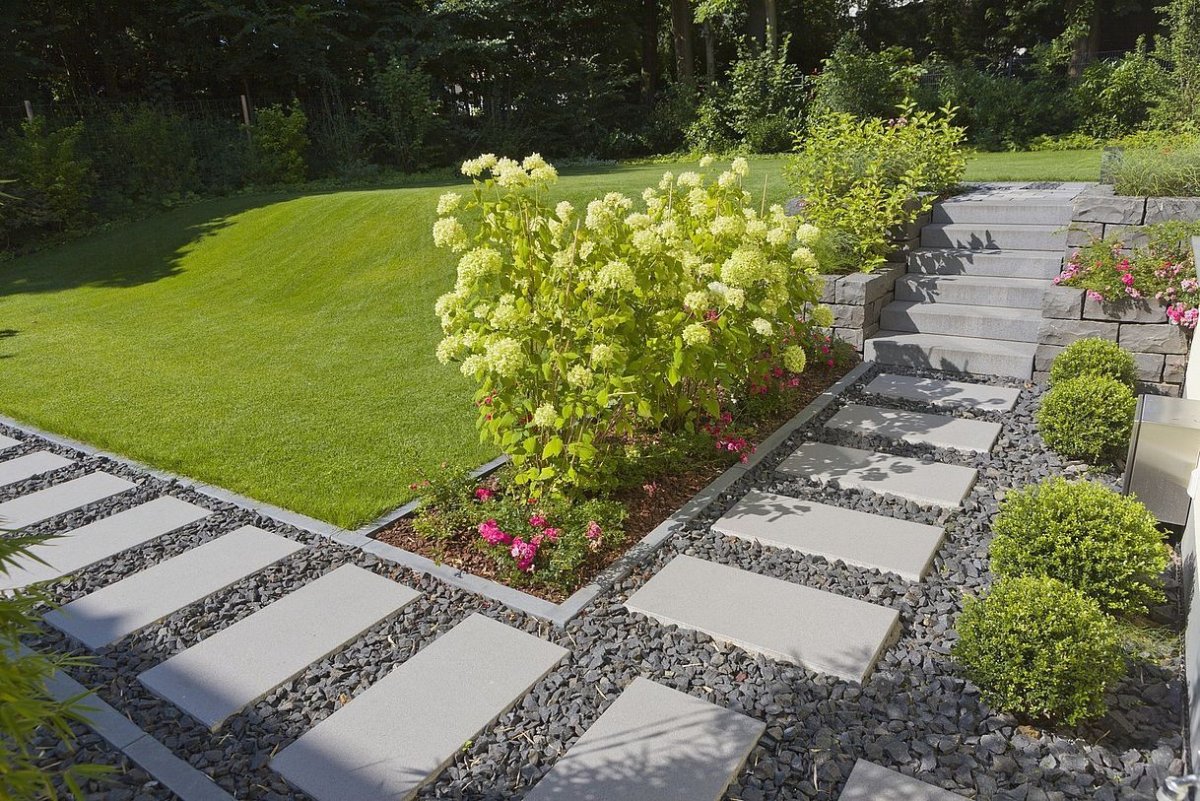 Палисад бетонный в ландшафте