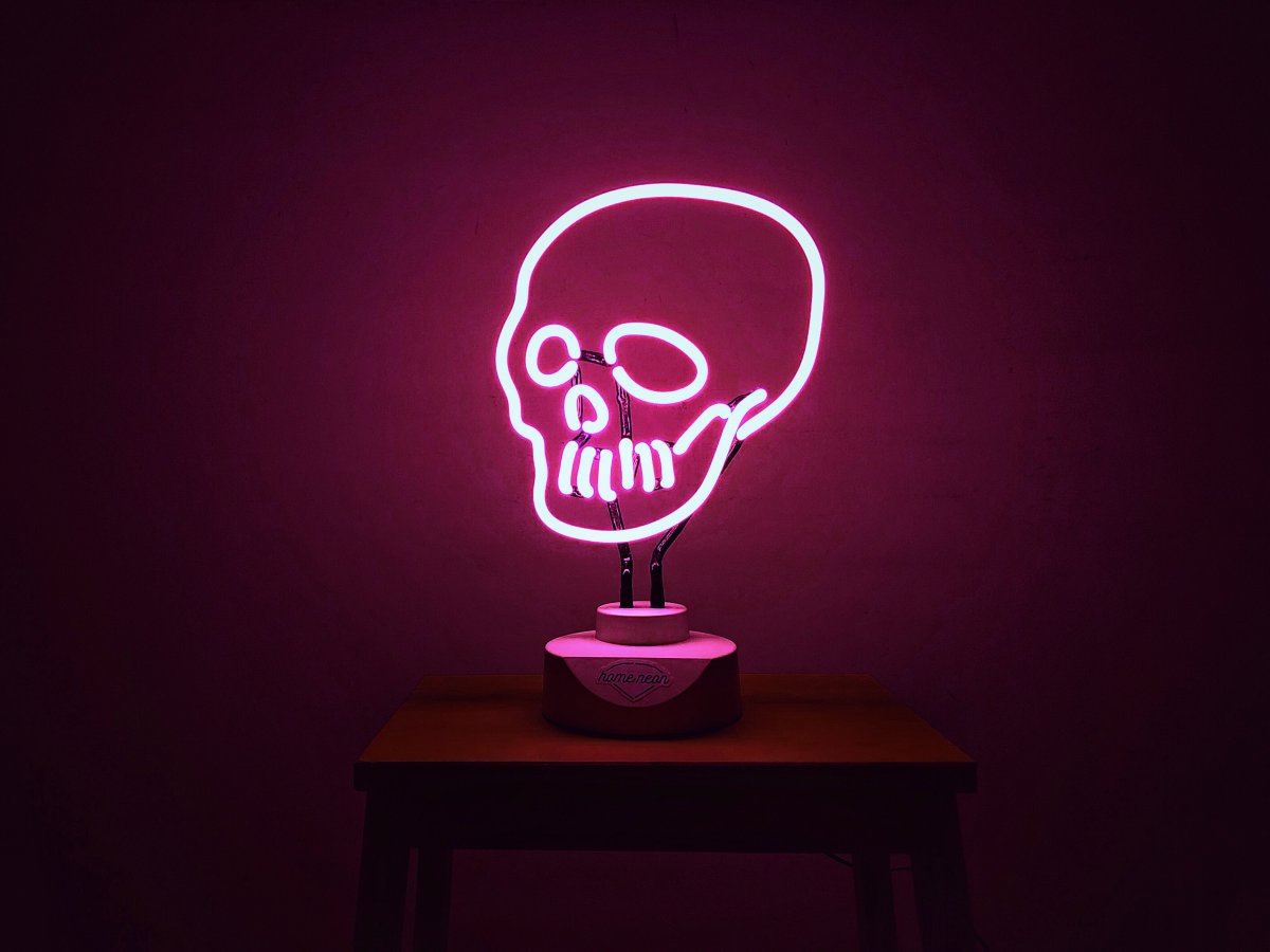 Черная неоновая лампа