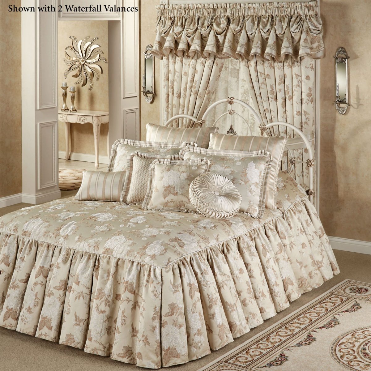 Покрывало на кровать со спинками в классическом стиле