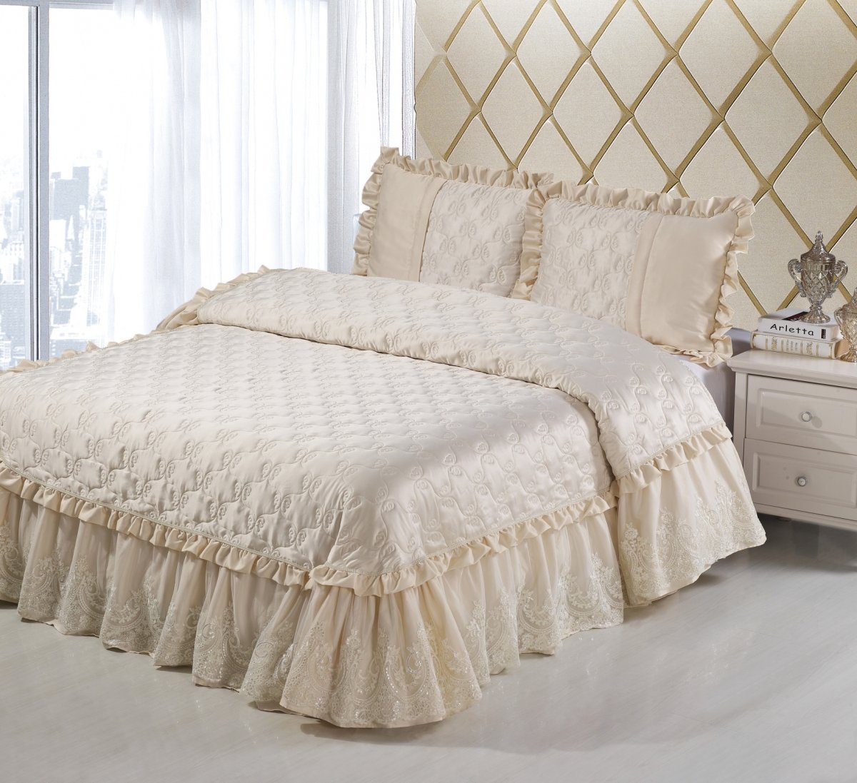 Покрывало со складками на кровать