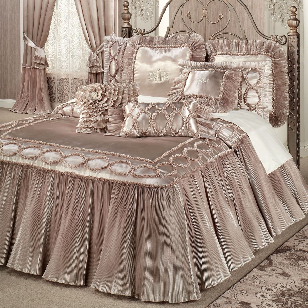 Шикарные покрывала на кровать