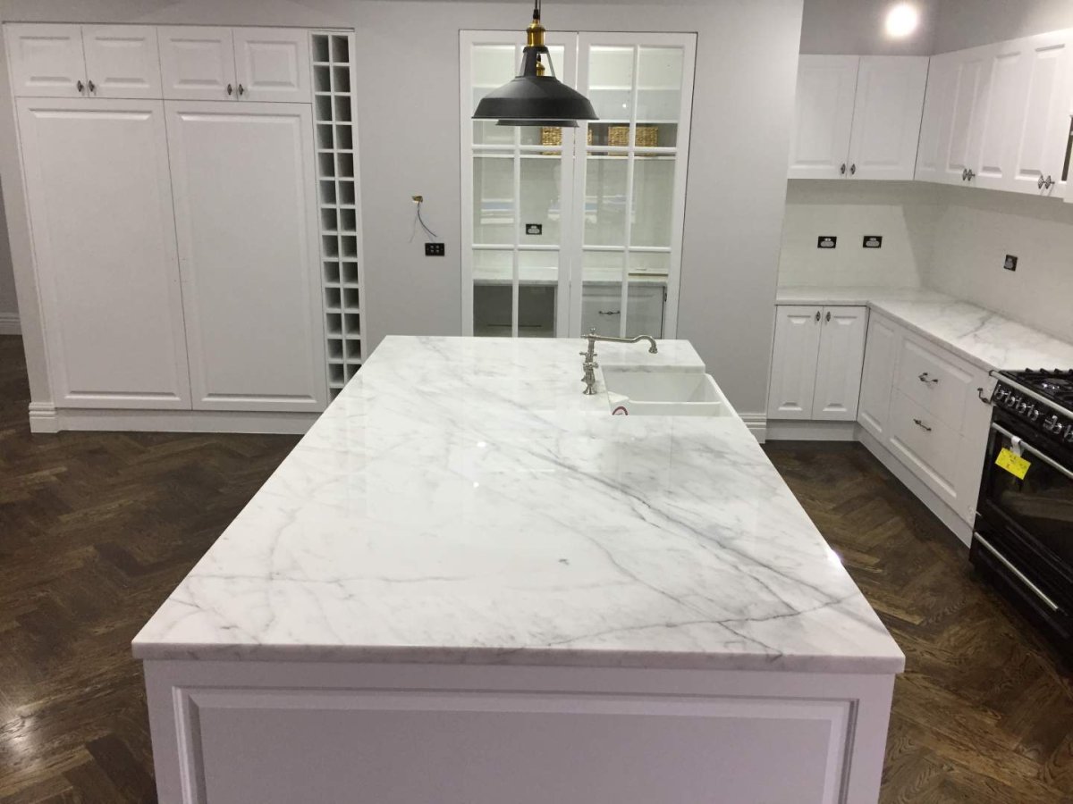 Столешница кедр 2384 мрамор греческий